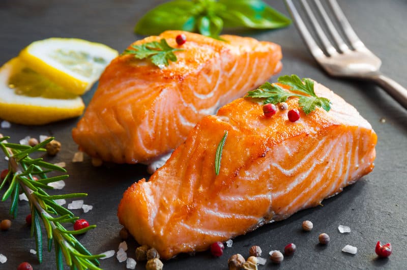 三文魚含大量抗炎症的奧米加三(Omega-3) 脂肪酸  