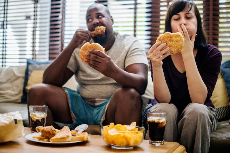 有研究發現肥胖的青少年會「幫助」他們身邊瘦弱的朋友增加體重。