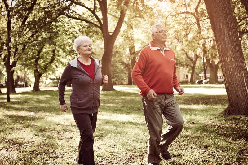 平日裡我們走路就是最容易的活動之一，每天步行8900步，可預防阿茲海默症。 